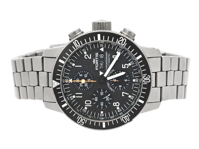 FORTIS, B-42, Cosmonaut Chrono, "Limited Edition", "Tachy Metre", Cal ETA 7750, Serie nr. 393/500, Ref nr. 638.27.71 M, Boett nr. 638.27.141 / 1483, kronograf, herrur, 44 mm, titan, automatisk, safirglas, dag, datum, kolfiberurtavla, originallänk, viklås, Ref nr. 645.27 /1105, cert, juli 2008, box (ej komplett/skadad), Limiterad och numrerad (Nr. 393/500).
