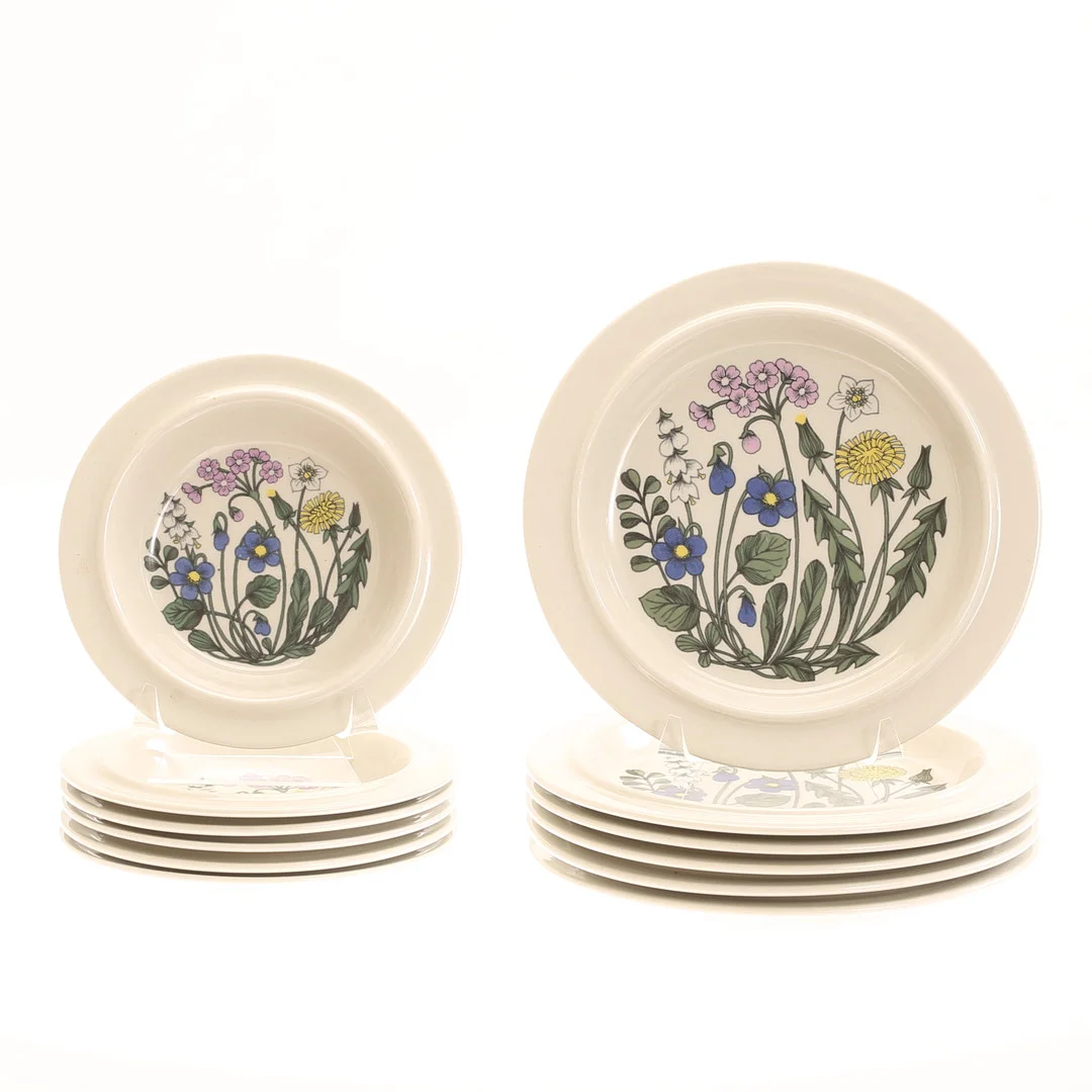 ESTERI TOMULA. Matservisdelar, 12 stycken, porslin, "Flora", Arabia, Finland. — European — RA Auktionsverket Norrköping