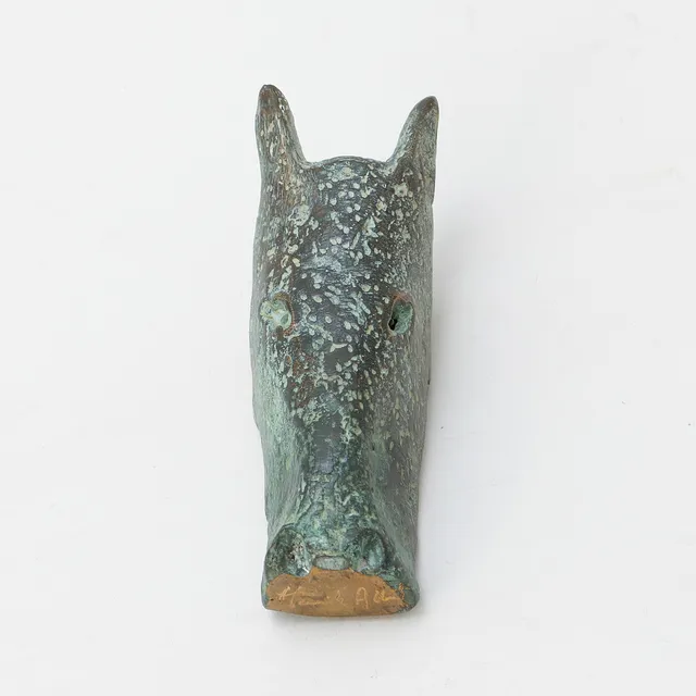 HENRIK ALLERT. Skulptur, hästhuvud, patinerad brons, signerad.
