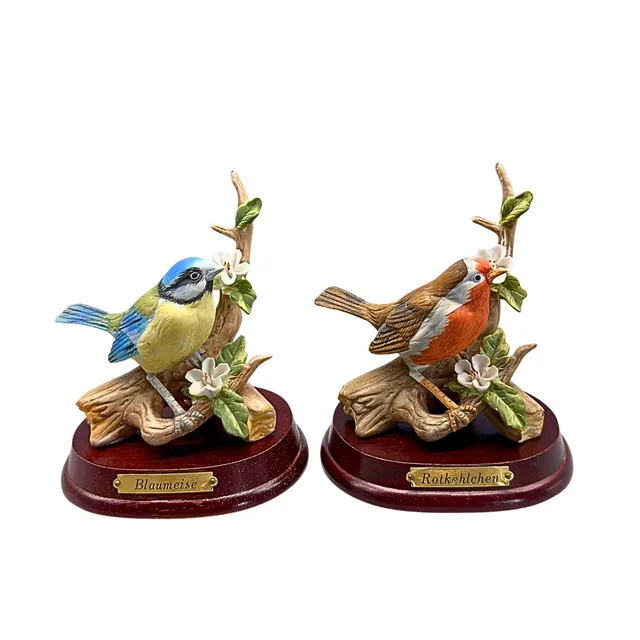 VOGELFIGUREN SET - BLAUMEISE UND ROTKEHLCHEN AUS BISKUITPORZELLAN, JAHR 1985.