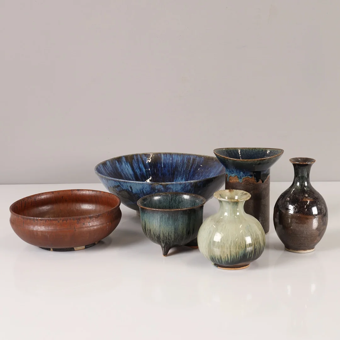 ERIK TANI (1919 - 1990). Skålar, vaser, 6 stycken, glaserat stengods, 1900-talets andra hälft. — European — Stockholms Auktionsverk Helsingborg