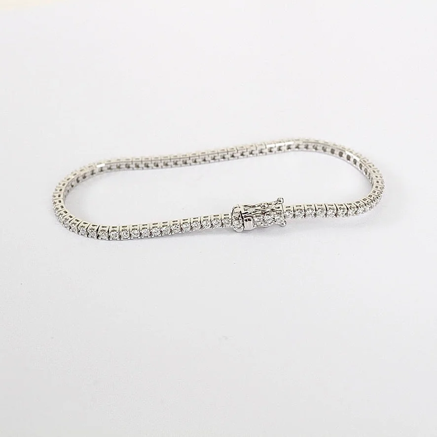 ARMBAND, tennisarmband 1,40ct, vitguld 18K. — Bracelets — Halmstads Auktionskammare