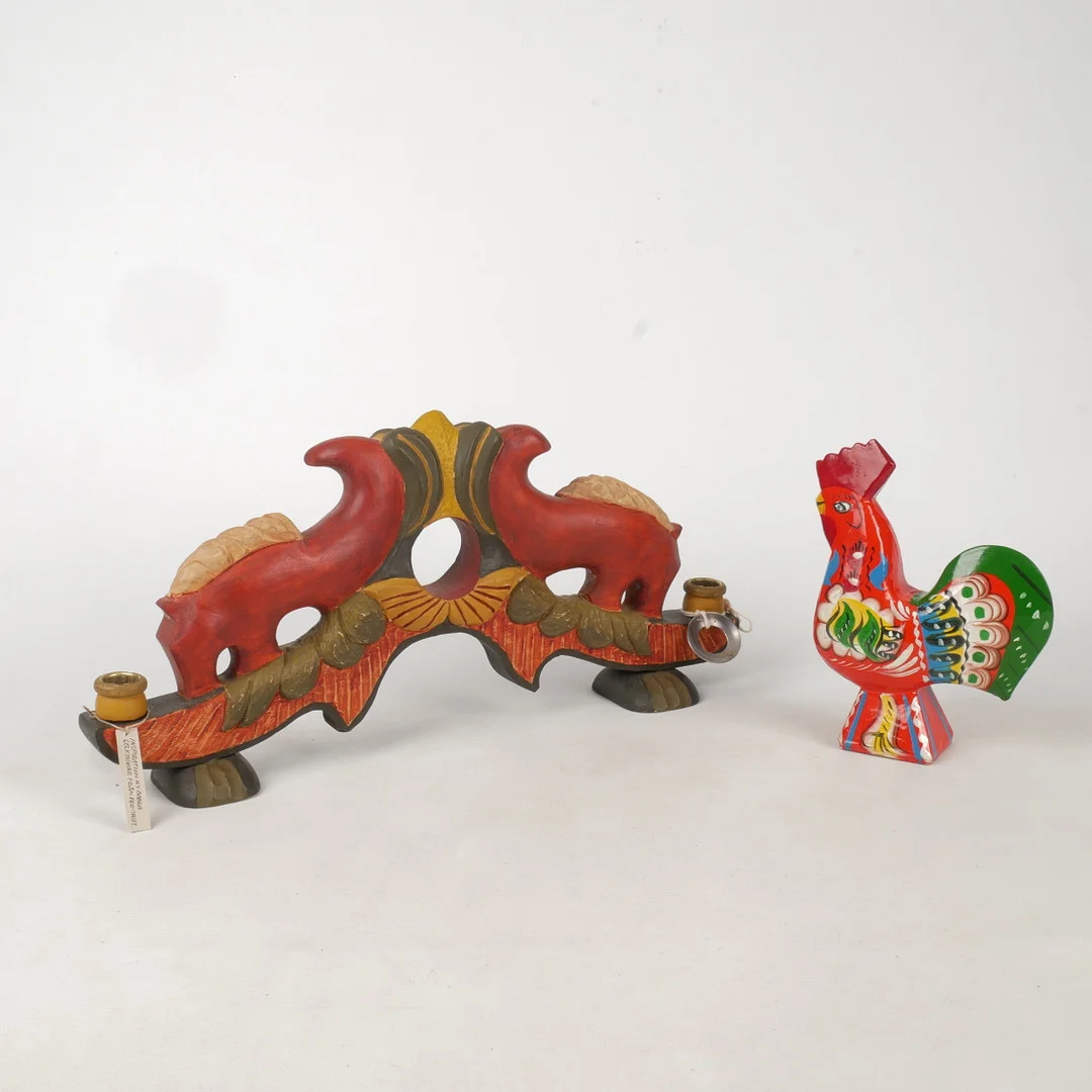 LJUSSTAKE och DALATUPP, bemålat trä, 19/2000-tal. — Miscellaneous — Auktionsfirma Kenneth Svensson i Kalmar