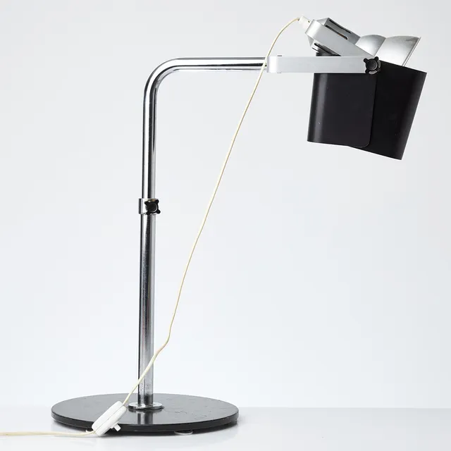 YRJÖ KUKKAPURO, bordslampa, Haimi OY Finland, modell 100, stomme och skärm av av metall, 1960-tal.