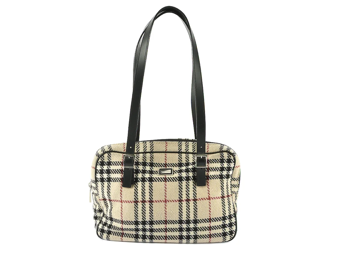 VÄSKA, BURBERRY, stickat rutigt tyg, svart läder, detaljer i vitmetall, 32x22x8cm, dustbag . — Accessoarer/Väskor — Kaplans