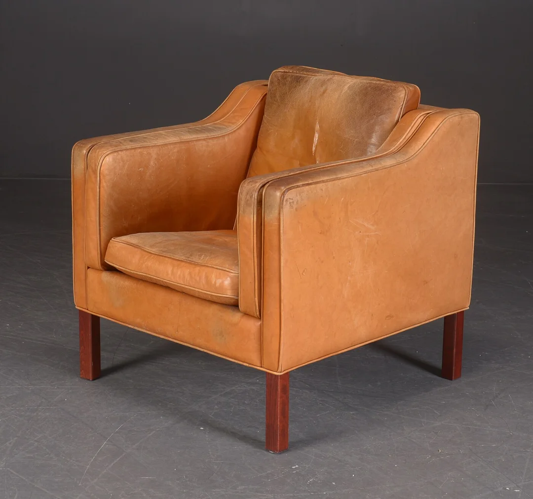 Dansk møbelproducent. Lænestol med betræk af læder — Furniture/Lounge chairs — Lauritz