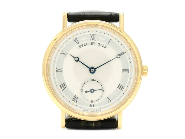 BREGUET, Classique, Cal 511 DR, Verk nr. 03046, Serie nr. 2723 M, Ref nr. 5907BA/12/984, herrur, 34 mm, 18K guld, manuell, safirglas, liten sekundvisare, glasbaksida, gångreservsindikator, läderband, originalspänne i 18K guld, cert, juni 2005, box, ytterkartong.