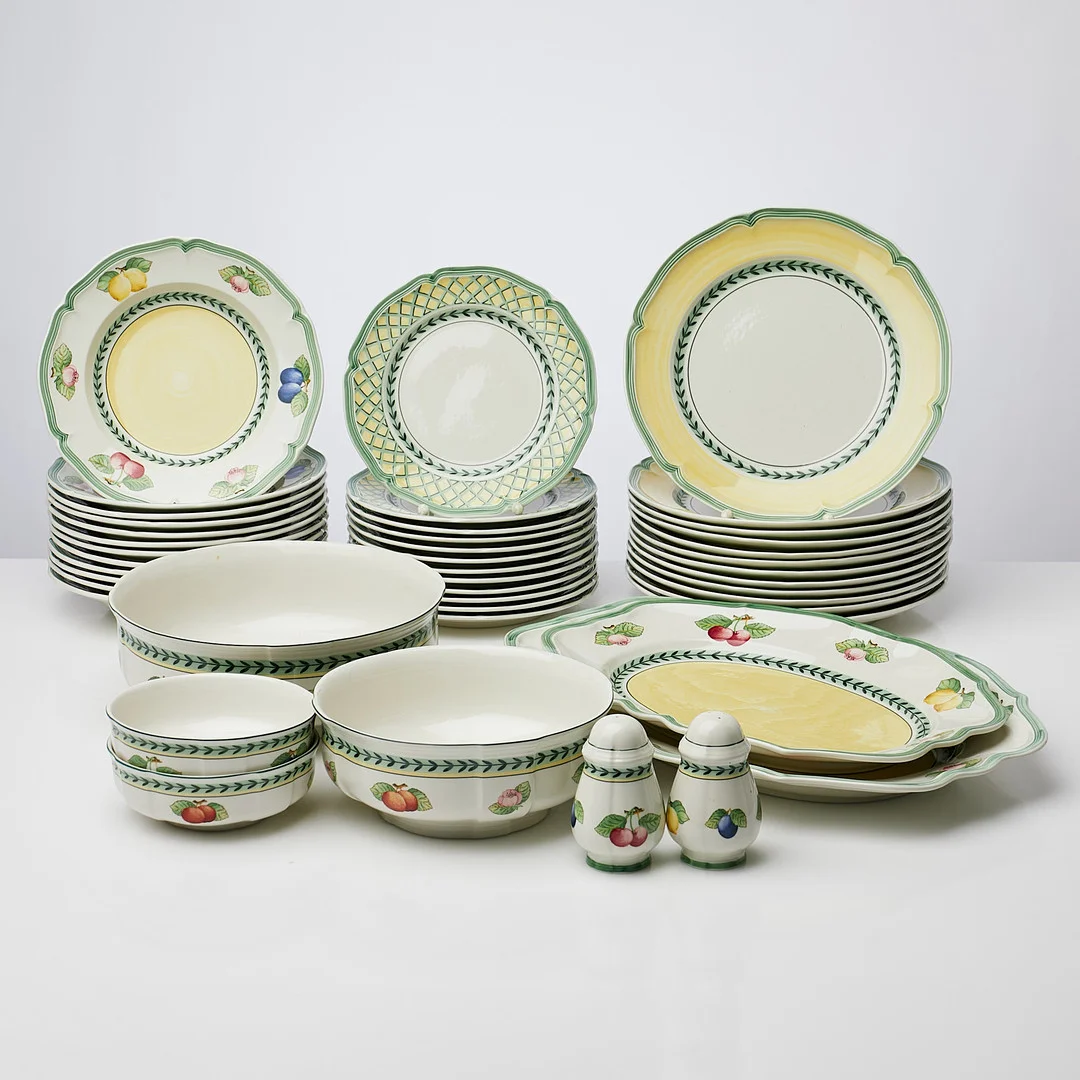 VILLEROY & BOCH, 44 dlr, matservis, French garden "Vienne" och "Fleurence". — Tableware — Stockholms Auktionsverk Sickla