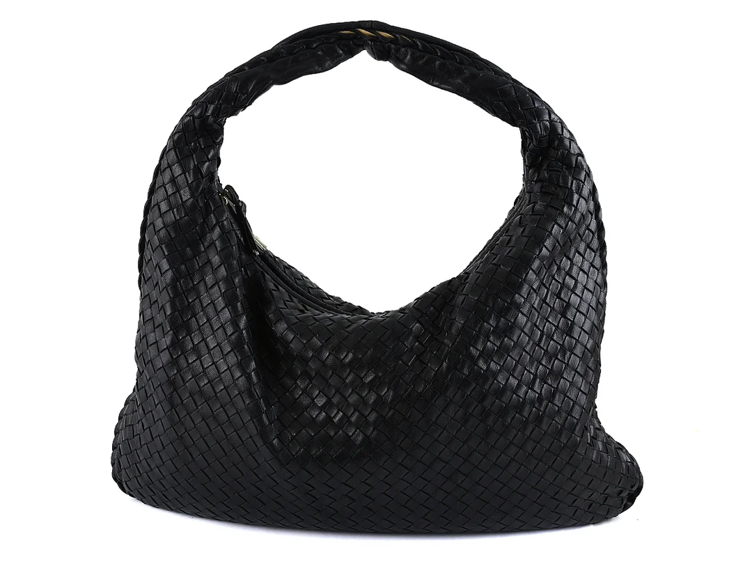 VÄSKA, BOTTEGA VENETA, Intrecciato, Hobo bag, svart fläta läder, 46x30x4cm, dustbag, — Accessoarer/Väskor — Kaplans