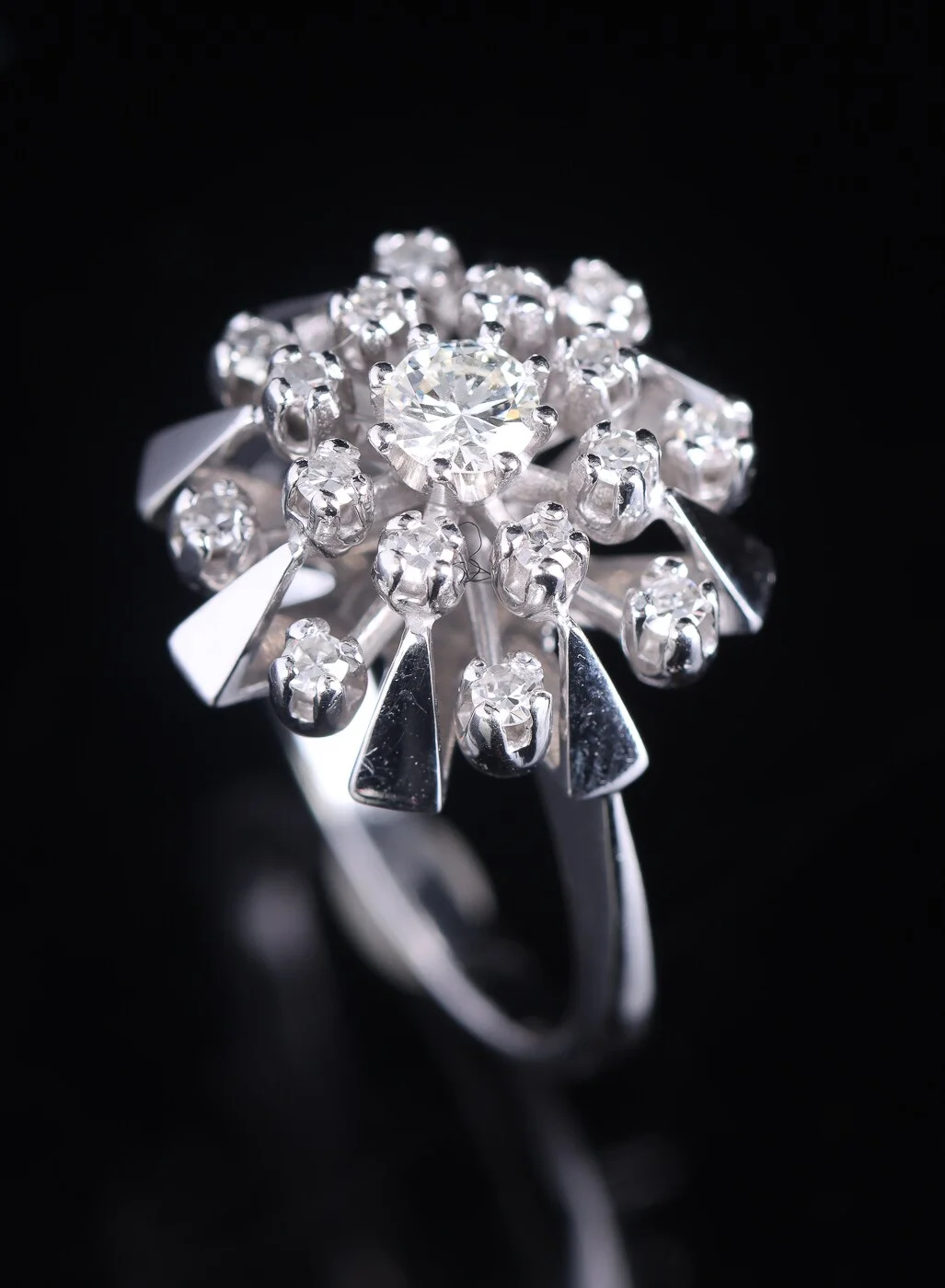 Vintage rosetring med diamanter af 18 kt. hvidguld — Jewellery/Rings — Lauritz