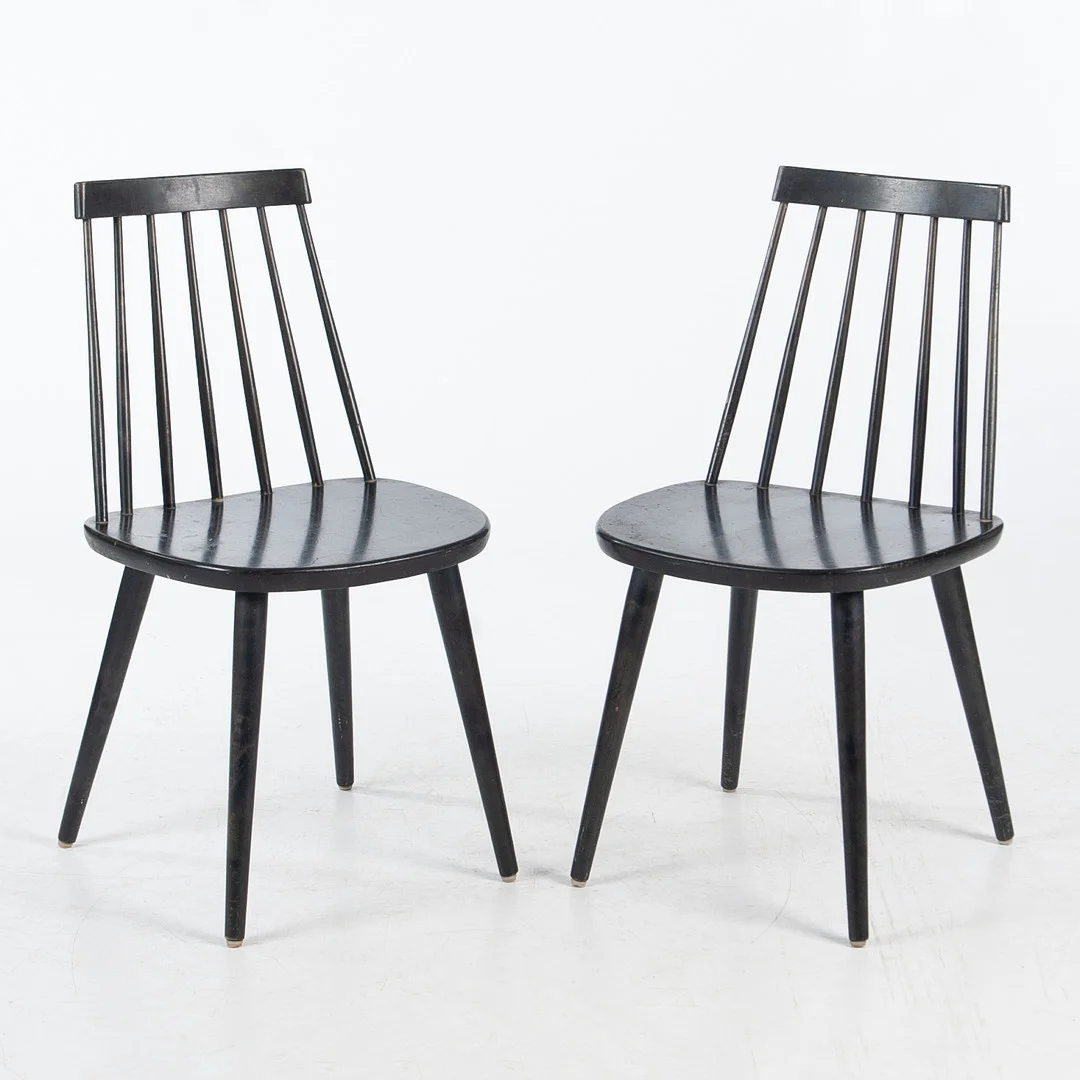 YNGVE EKSTRÖM. "Pinnockio" 2 st pinnstolar, betsat trä. — Armchairs & Chairs — Laholms Auktionskammare