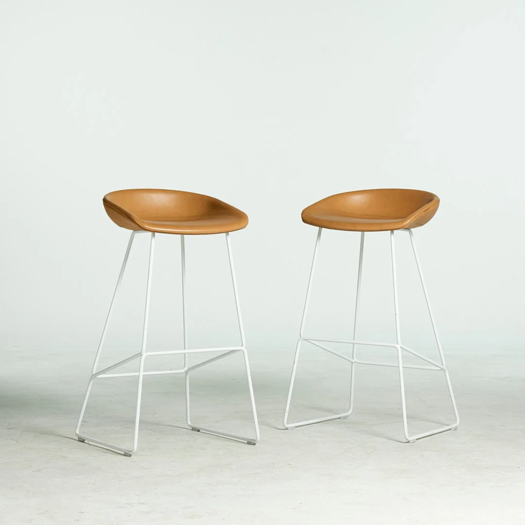 HAY, "About a Stool", barstolar, 1 par, brunt läder. — Armchairs & Chairs — Stockholms Auktionsverk Sickla