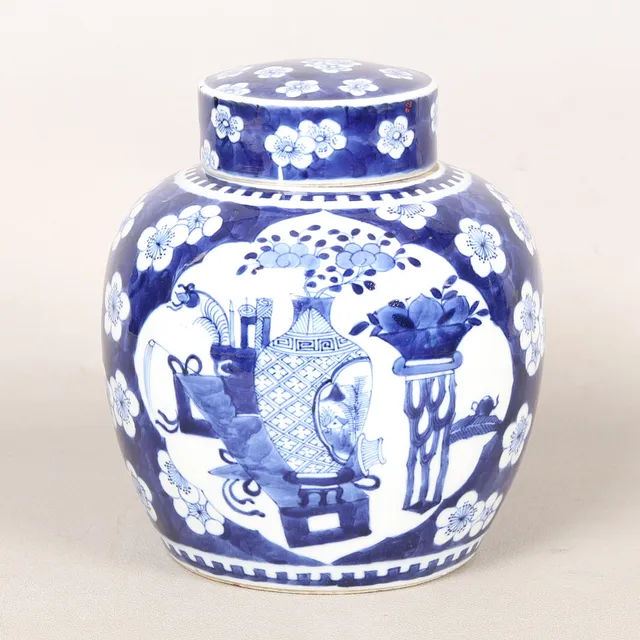 A CHINESE KANGXI STYLE PORCELAIN GINGER JAR & LID.