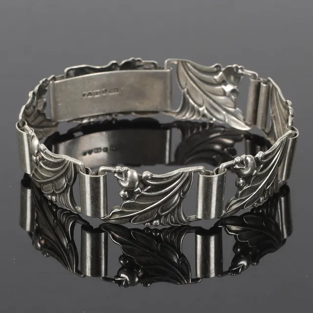 (2610-207) ARMBAND, silver, bladdekor, Asa-Silver H Olsson, Falkenberg. 1950.