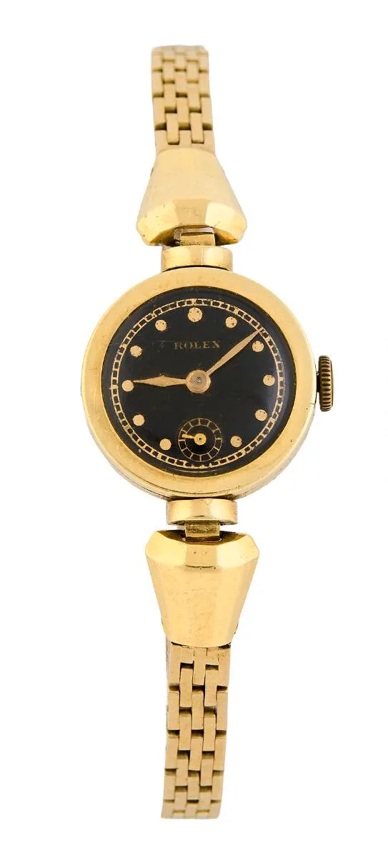 “3106” of 18k gold, ref. 3106. Mechanical movement with manual winding. 14k gold bracelet with folding clasp stamped “JK”. Circumference approximately 16 cm. Ø 19 mm. 1935–1940.