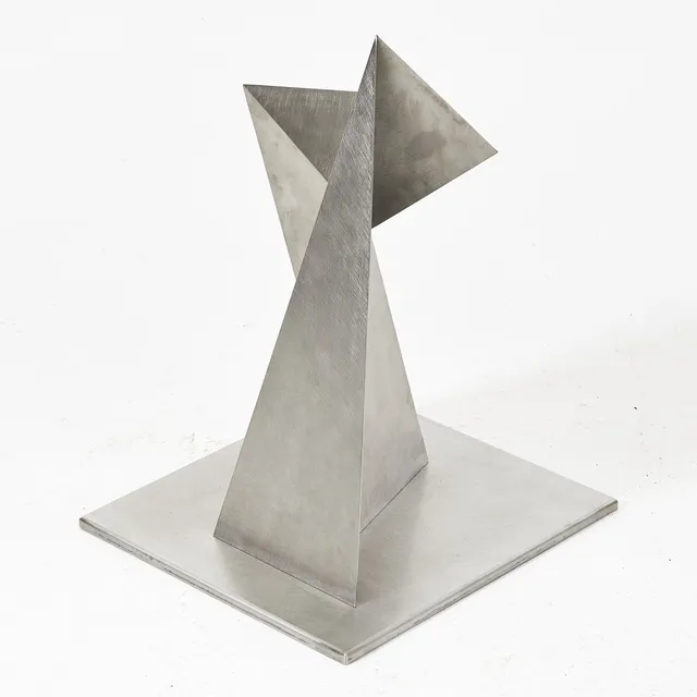 EVA SJÖBERG (F. 1951). Abstrakt skulptur, borstat stål, osignerad.