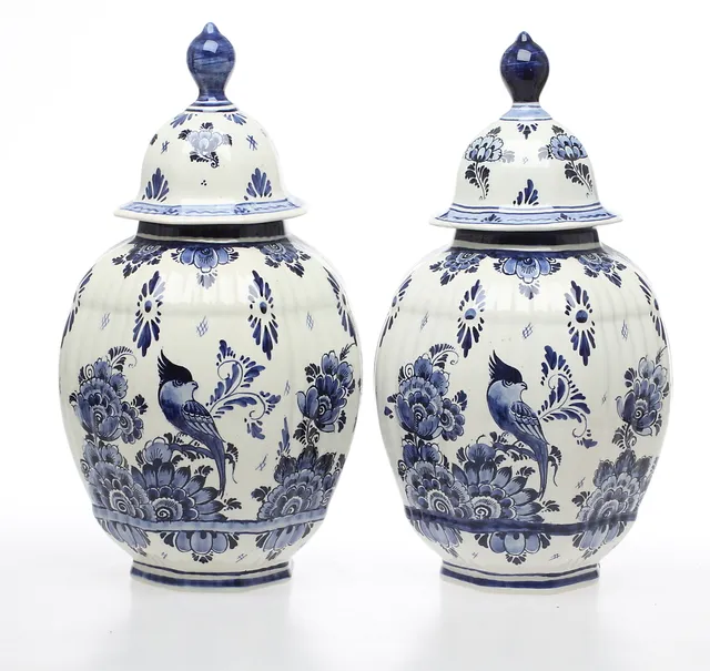 URNOR, ett par, porslin, Delft, 1900-tal.