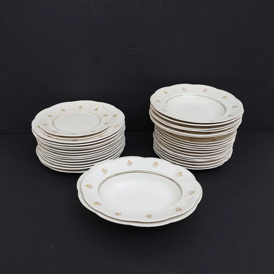 HELMER RINGSTRÖM. Matservis, "Solbritt" cirak 1947, Gefle. — Tableware — Falun Auktionsbyrå
