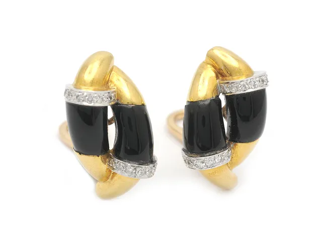 ÖRHÄNGEN, 18K, guld / vitguld, 32st 8-kantslipade, diamanter ca 0,50 ctv, onyx, clips, vikt 18,1