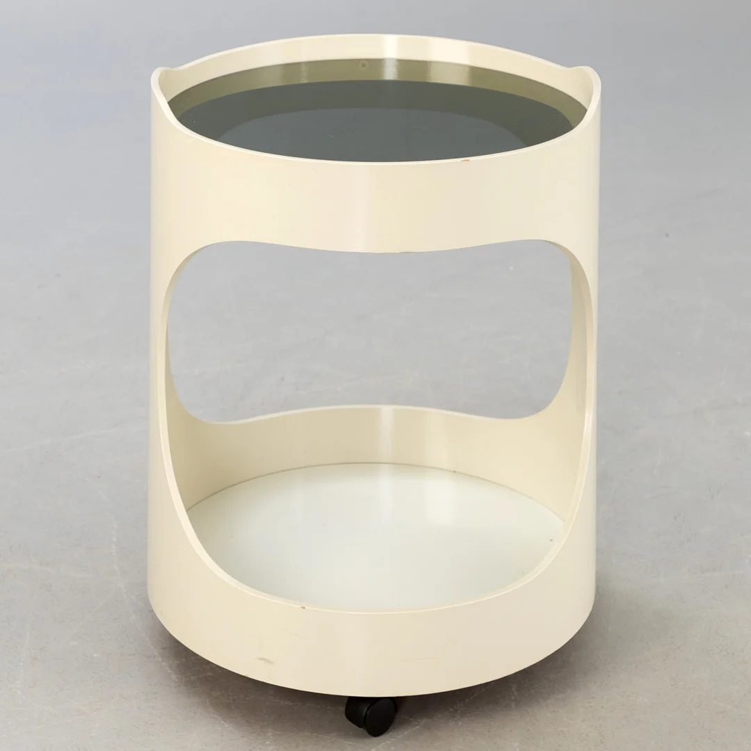OPAL MÖBEL. 'Space Age' Beistelltisch 'Luna' auf Rollen, 1960/70er Jahre. — Tables — Stockholms Auktionsverk Hamburg