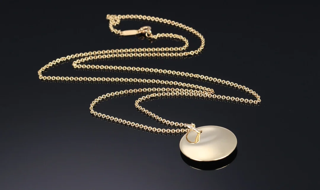 Elsa Peretti for Tiffany & Co. Halssmykke af 18 kt. guld. (2) — Jewellery/Necklaces, pendants — Lauritz