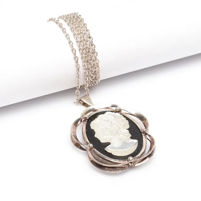 HÄNGE med KEDJA, silver, 1900-tal.
