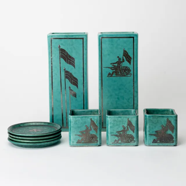 WILHELM KÅGE. 9 delar "Argenta, vaser, skålar och fat, stengods, Gustavsberg, 1940-tal.