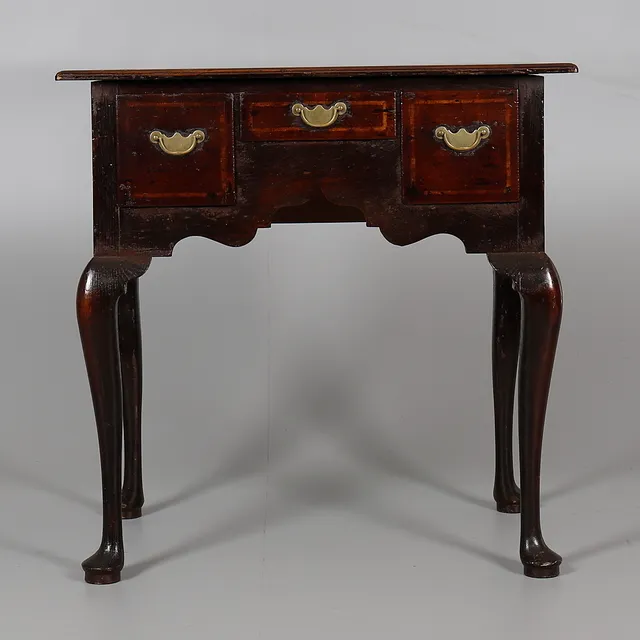 A GEORGE III OAK AND WALNUT SIDE TABLE.