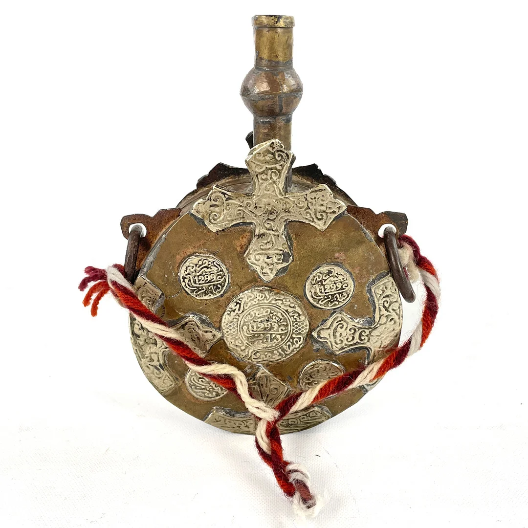 KRUTFLASKA, mässing, orientalisk. — Pewter, Brass & Copper — Roslagens Auktionsverk