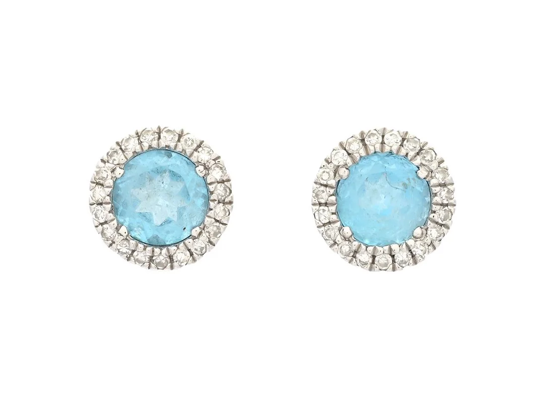 ÖRHÄNGEN, 18K vitguld, topaser, 38 åttkantslipade diamanter ca 0,10 ctv, höjd 6 mm, vikt 2,0 g, stift. — Smycken/Örhängen — Kaplans