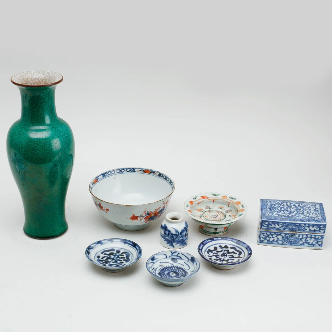 VAS, FAT, 3, STEMCUP, SKÅL, BLÄCKHORN samt BLÄCKASK, porslin, Kina, 1800 och 1900-tal. — Oriental — Göteborgs Auktionsverk