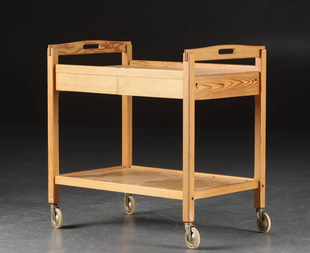 Rullebord / Serveringsvogn af fyrretræ, 1970'erne — Furniture/Coffee tables, occasional tables — Lauritz