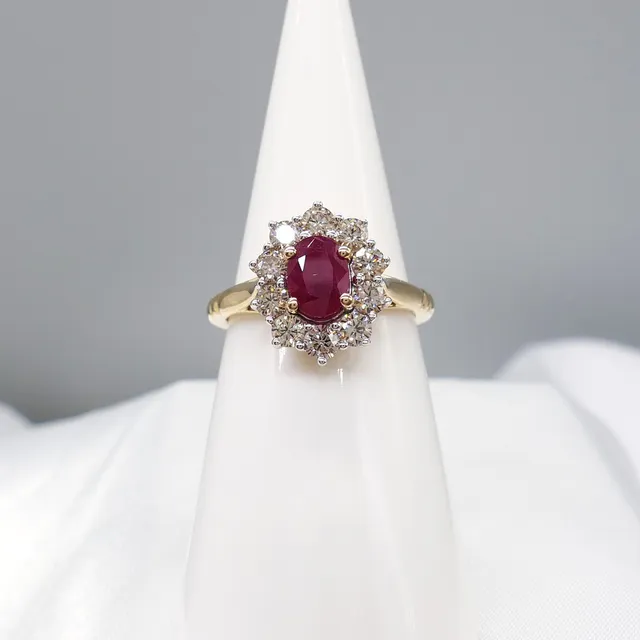 RUBY & DIAMOND cluster ring.