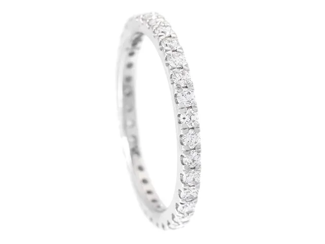HELALLIANSRING, 18K vitguld, 33 briljantslipade diamanter ca 0,64 ctv, ca TW-TCr/VVS-VS, stl 16,25 mm, vikt 1,9 g.