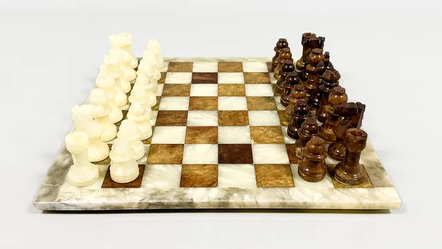 SCHACKSPEL, alabaster, Italien, 1960/70-tal.
