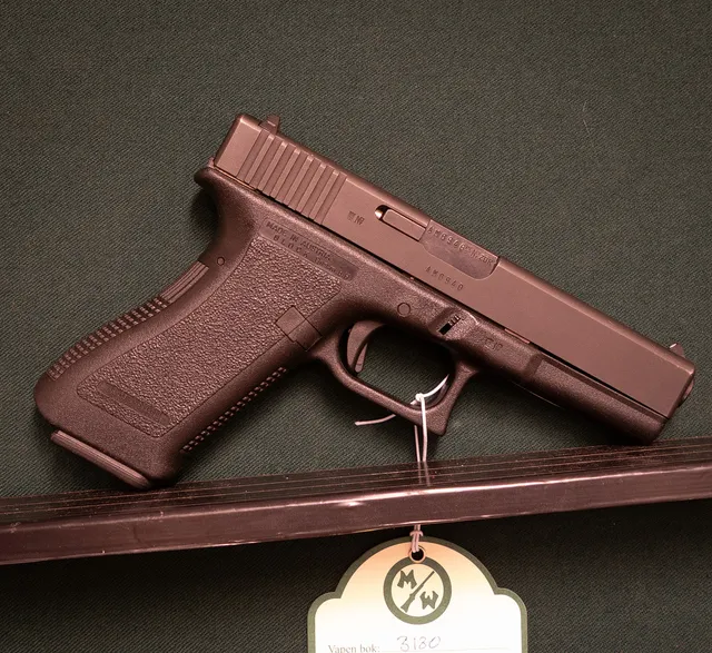 Glock 17 kal. 9x19 Tillv.nr. AMG940 SE0234601.