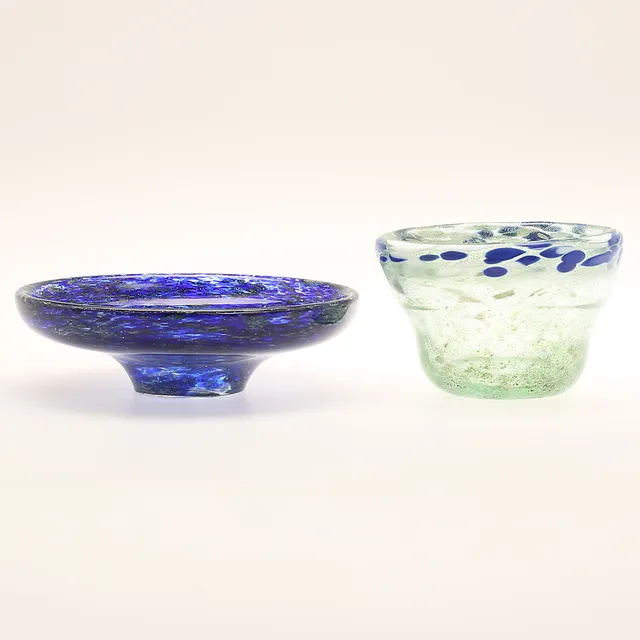 SKÅLAR, 2 stycken, glas, signerade M. Vobruba.