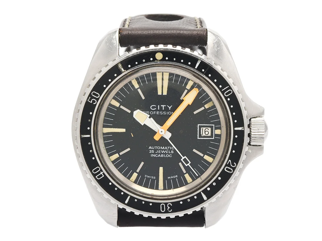 CITY, Professional, Cal ETA 2784, Boett nr. 348764, herrur, 42 mm, stål, automatisk, plexiglas, datum, skadad urtavla, lysmassa på sekundvisare saknas, läderband, ca 1970. — Klockor/Övriga klockor — Kaplans