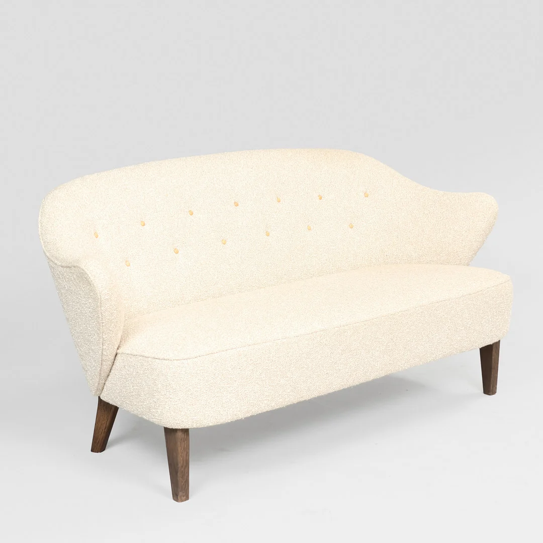 FLEMMING LASSEN. Sofa model Ingeborg 2,5 personer ,designet 1940 Audo Copenhagen. Danmark. — Sofas & Seatings — Palsgaard Kunstauktioner