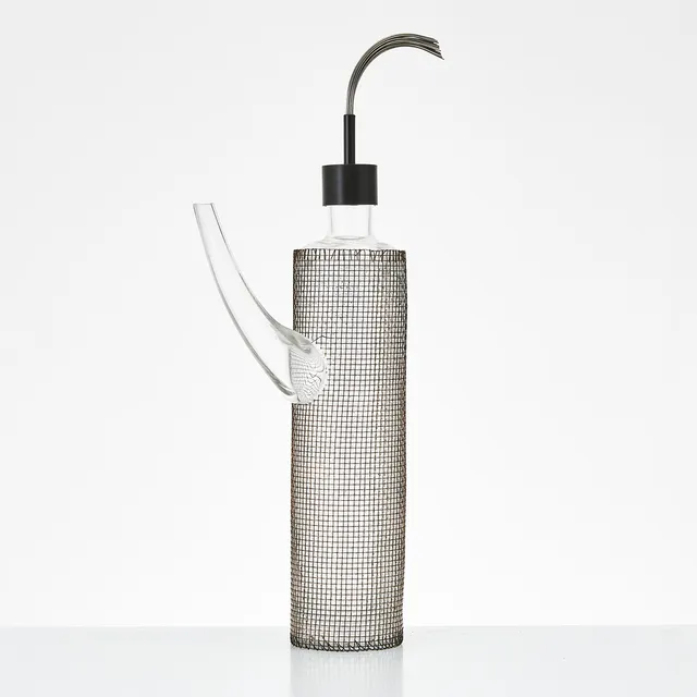 MARKKU SALO. Skulptur, glas med metallnät, signerad M. Salo Nuutajärvi, etikettmärkt.
