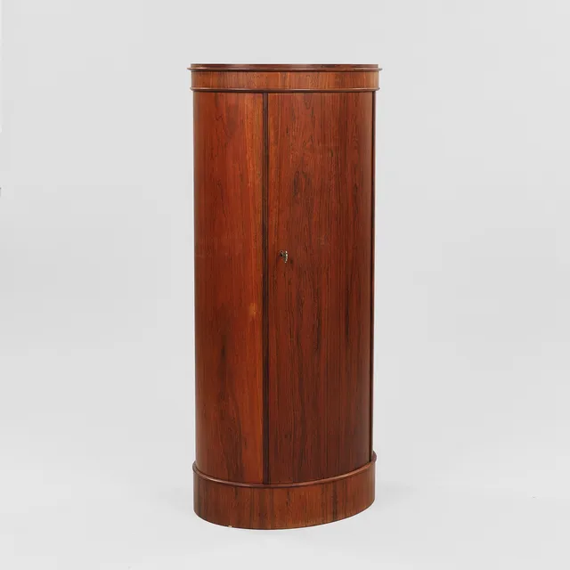 JOHANNES SORTH. Piedestalskab af palisander, modelnr. 205, Bornholms Møbelfabrik, Danmark, 1960'erne.