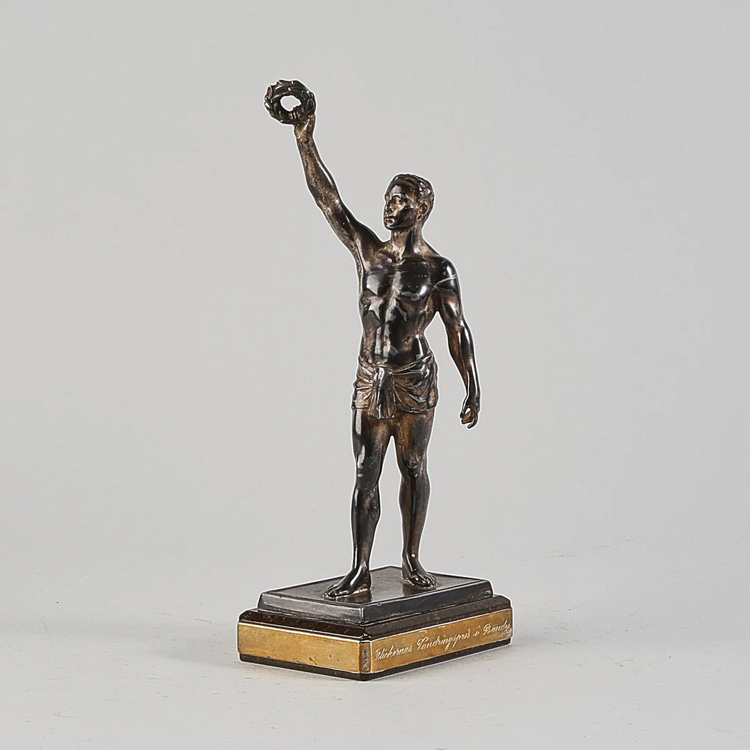 SKULPTUR, patinerad metall. — Sculptures & Bronzes — Metropol Auktioner