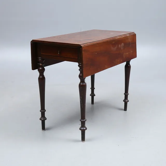 KLAFFBORD, mahogny, 1800-talets andra hälft.