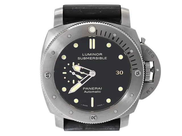 PANERAI, Luminor 1950 Submersible (L Swiss Made L), Chronometer, Cal P.9000, Verk nr. 119251, Serie nr. Q748/800, Ref nr. PAM 00305, Boett nr. OP 6899 / BB1679346, herrur, 47 mm, titan, automatisk (3-dagar), safirglas (repor), datum, liten sekundvisare, gummiband, originalspänne (titan), tygband, originalspänne, cert, januari 2015, box, ytterkartong.