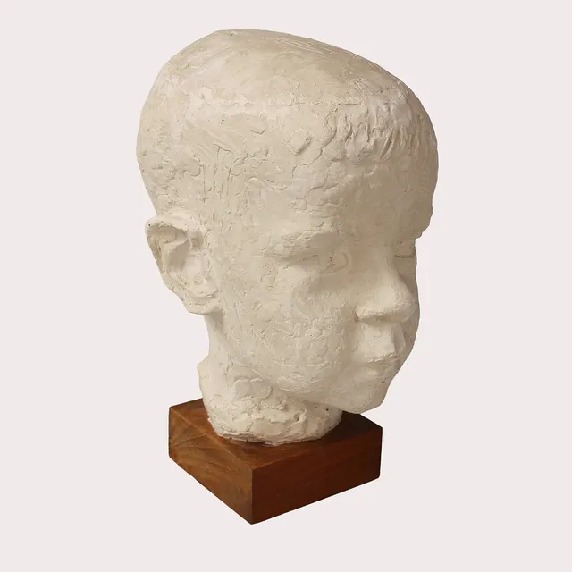 THURE THÖRN (Sverige, 1918-2005). Skulptur, porträtthuvud, pojke, gips, signerad T. Thörn. 1900-talets tredje fjärdedel.