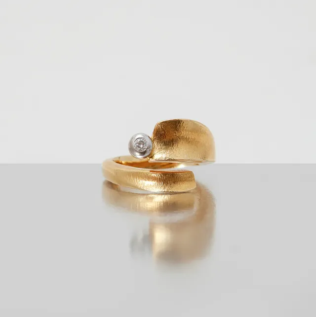 OLE LYNGGAARD. Ring, 18k guld, diamant 0,05ct.