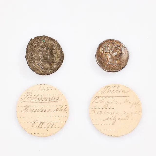 SILVERMYNT 2 st, den romerske generalen Postumus, 260-tal e Kr, antoninianus, på frånsidan Herkules, Porcia romersk republik, 89 f Kr, på frånsidan segergudinnan med patera och palmblad.