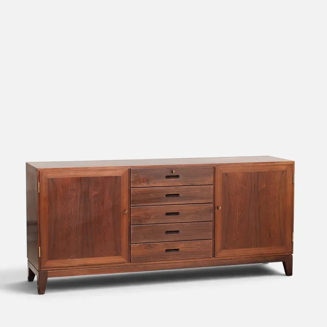 KAI WINDING (1922–2022). Skænk af palisander, P. Jeppesens Møbelfabrik, Danmark, 1960/1970'erne.