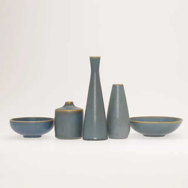 PER LINNEMANN SCHMIDT. Tre vaser og to skåle af stentøj, lyseblå harepelsglasur, Palshus Denmark, 1948-1972, (5).