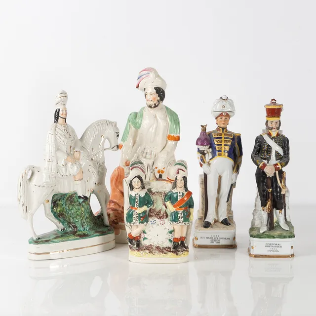 FIGURINER, 5 stycken, porslin, bl a Staffordshire, 1900-tal.